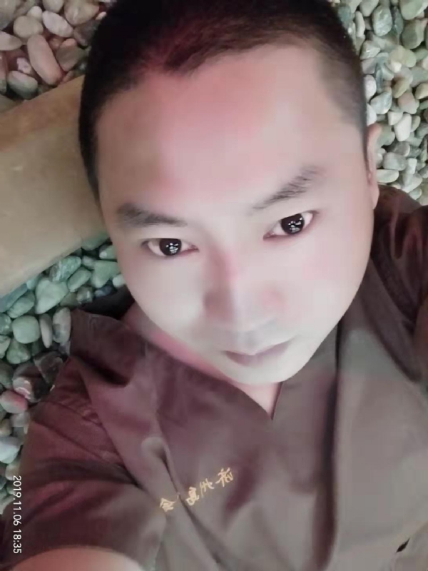 红枫叶的第一张照片--辽宁蓝颜知己交友网