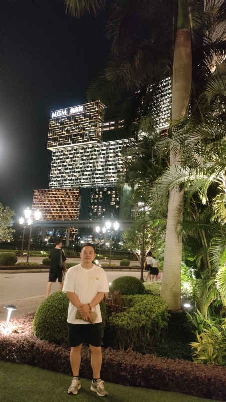 熟悉的身影的第一张照片--辽宁蓝颜知己交友网